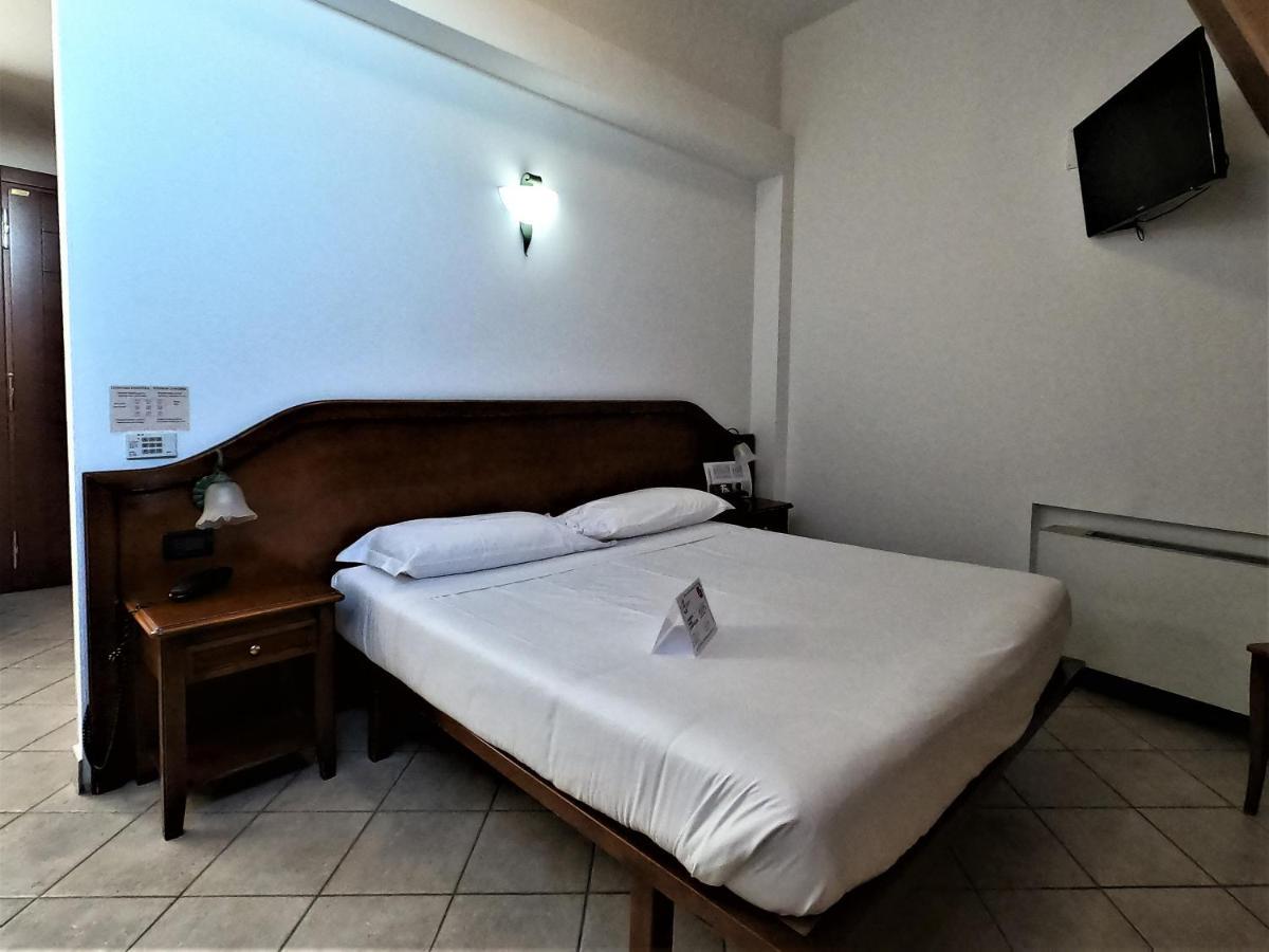 Hotel Ungheria Varese 1946 Bagian luar foto