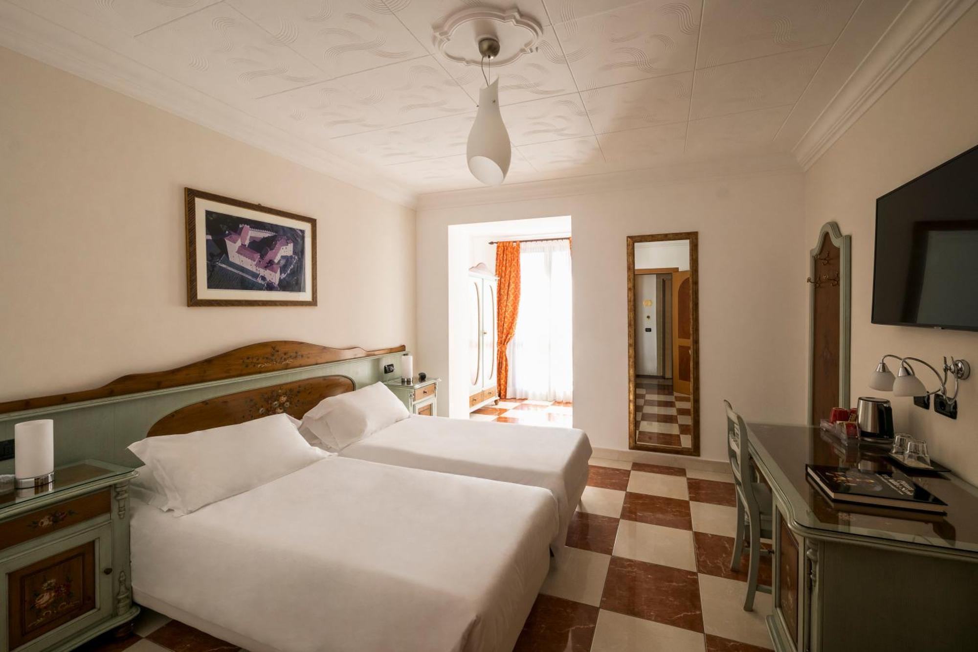 Hotel Ungheria Varese 1946 Bagian luar foto
