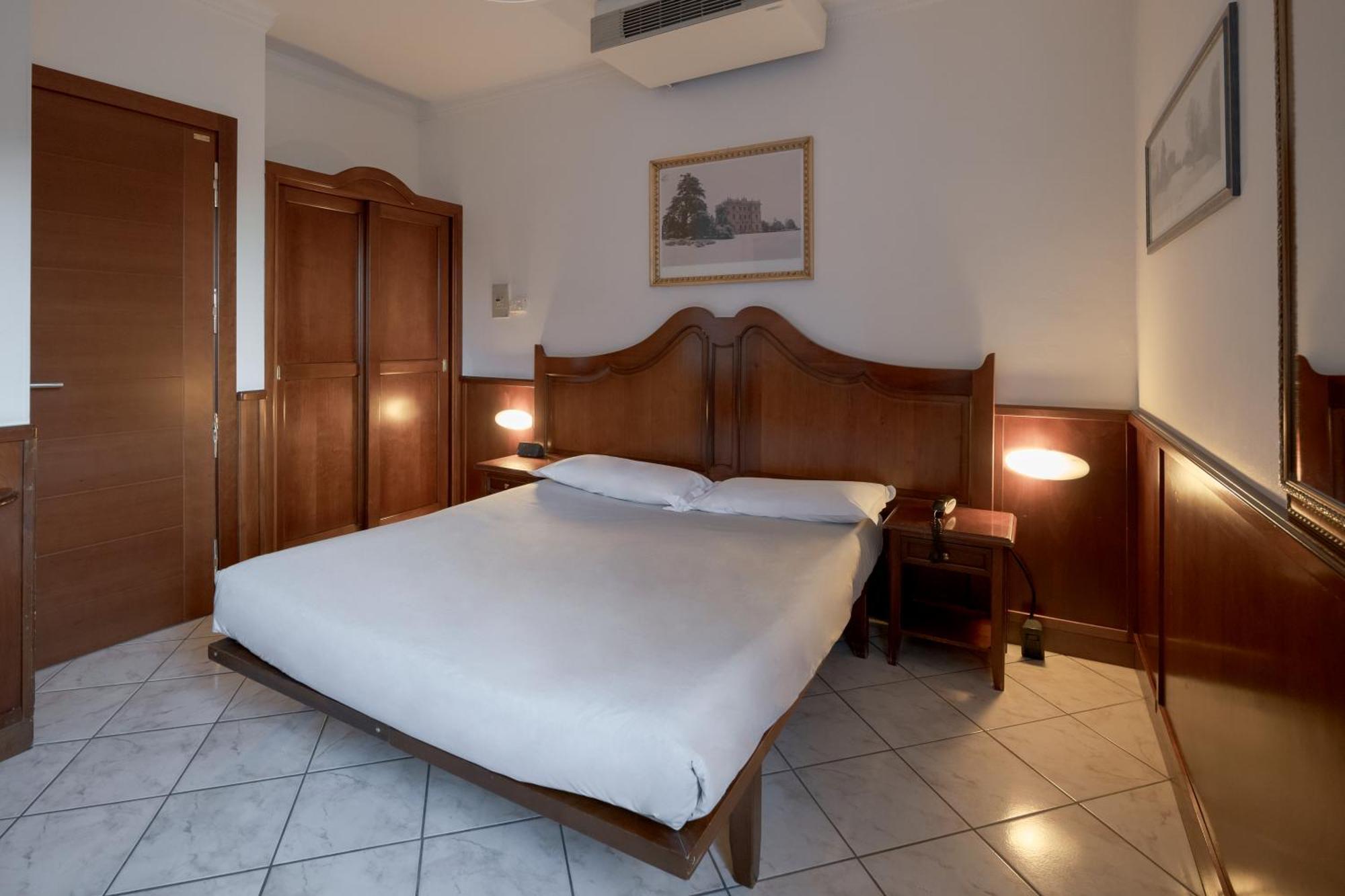 Hotel Ungheria Varese 1946 Bagian luar foto