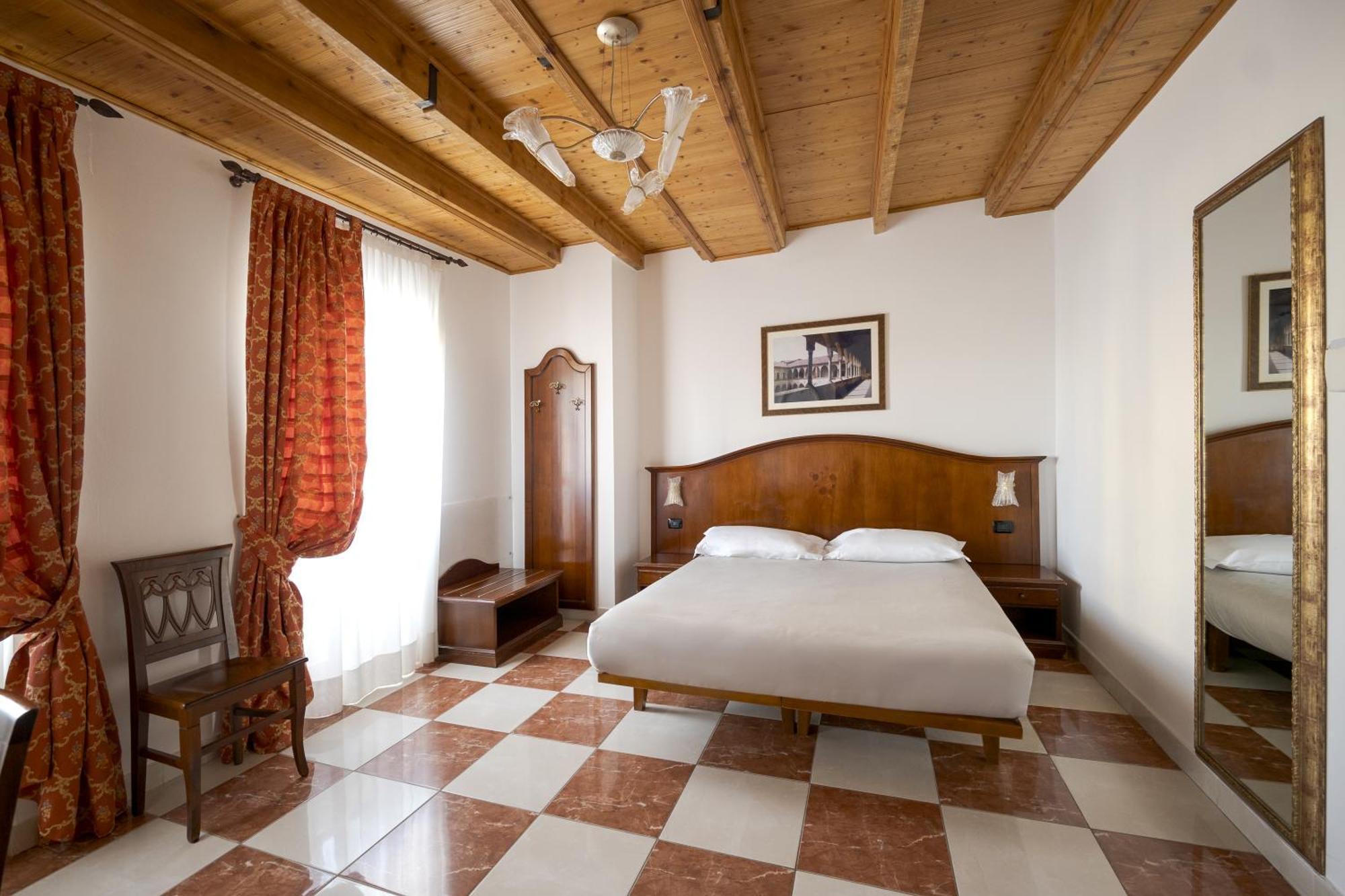 Hotel Ungheria Varese 1946 Bagian luar foto