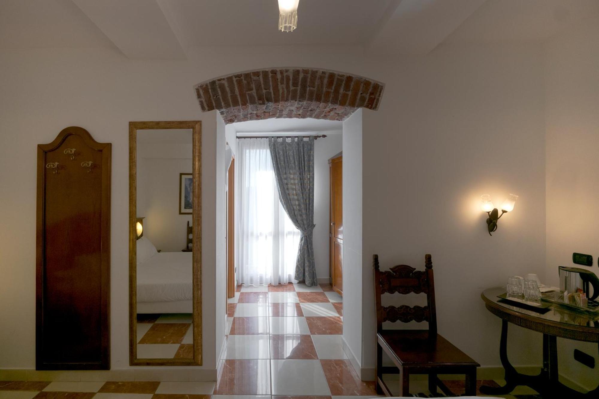 Hotel Ungheria Varese 1946 Bagian luar foto