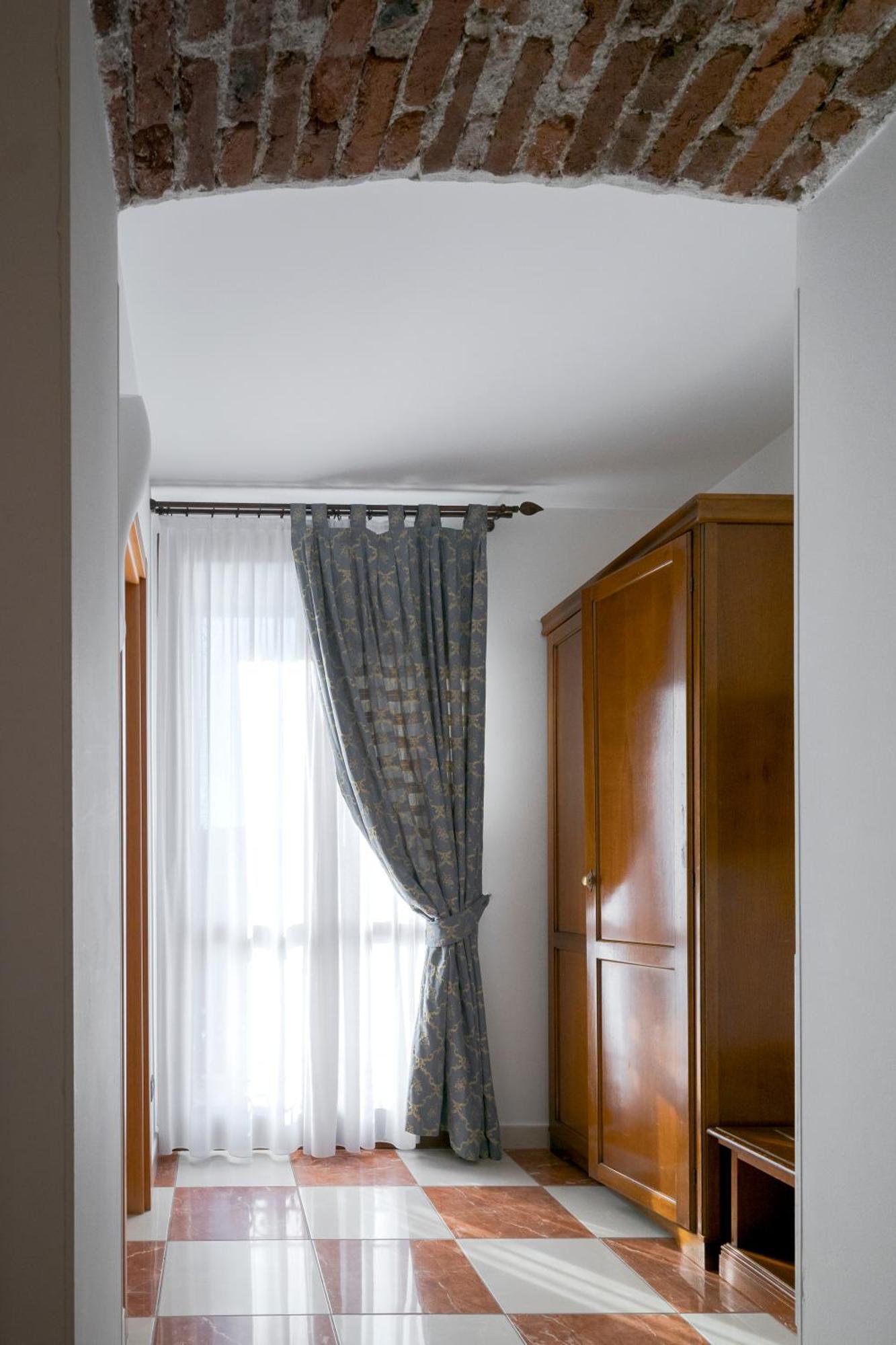 Hotel Ungheria Varese 1946 Bagian luar foto